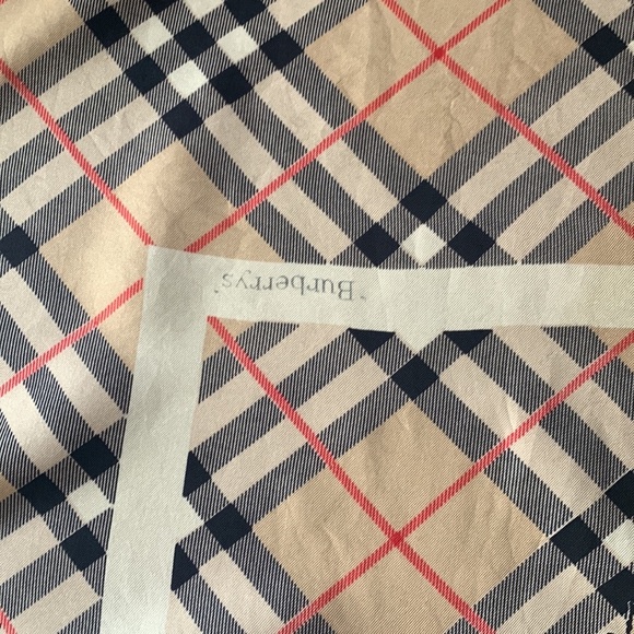 Burberry. VINTAGE Scarf. Fair condition. Prices to sell - Picture 2 of 9